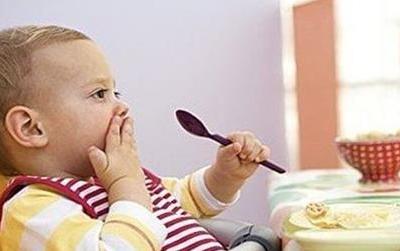 小孩子吃多了開始發(fā)燒應該如何處理