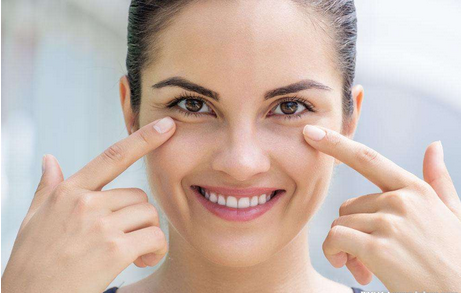 愛笑的人有哪些方法可以去除笑紋 愛笑的人有哪些方法可以去除笑紋