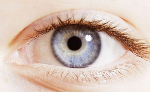 眼睛里為什么會出現長結石的情況