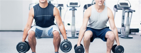 在做深蹲時應(yīng)該怎樣調(diào)整自己的呼吸