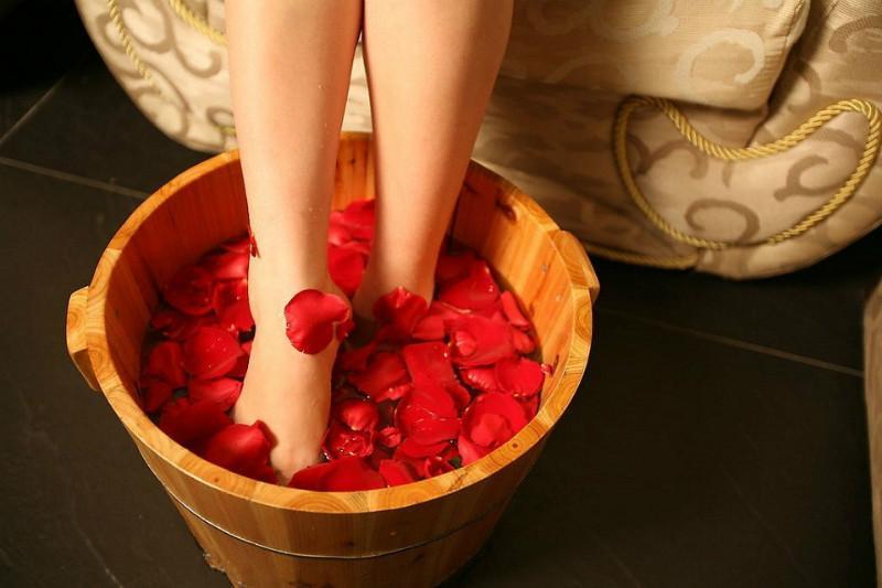 腳涼應該按摩身體里的哪幾個穴位