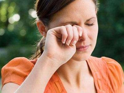 頭和眼睛突然間開始經常脹痛的原因