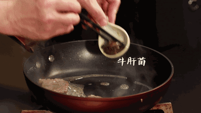 云南人吃菌子中毒后 看見的五彩小人長啥樣？