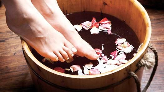關(guān)節(jié)炎在泡腳的時(shí)候用什么效果最好