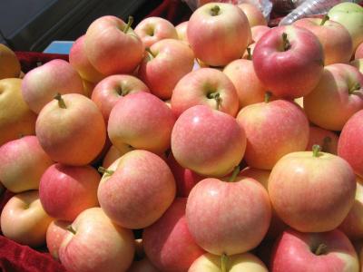 雖然常吃蘋(píng)果好處多但是這三種人群不能吃