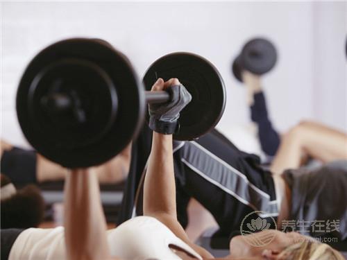 常練杠鈴可以有效的豐胸-易網健康養生網 常練杠鈴可以有效的豐胸