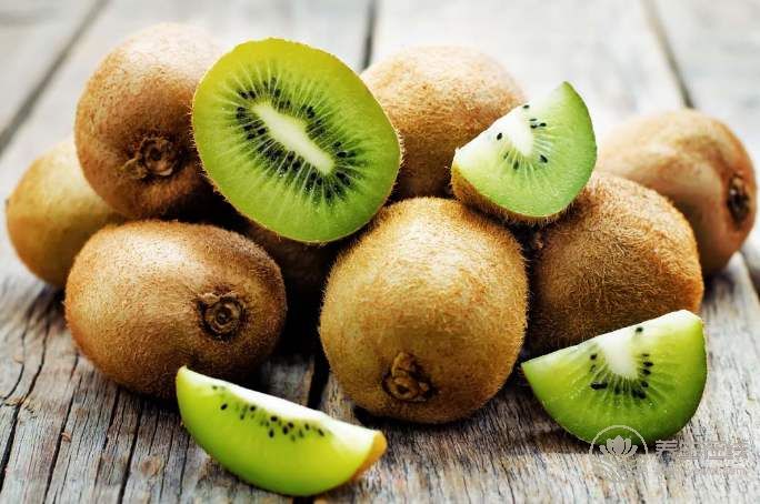 夏日如何冰爽減肥 制作低熱量水果沙冰