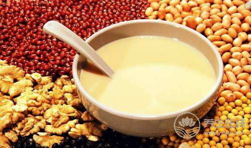 常喝豆?jié){減肥 可以減重又美膚-易網(wǎng)健康<a href=http://www.gyfww.com/jkys/ target=_blank class=infotextkey>養(yǎng)生</a>網(wǎng) 常喝豆?jié){減肥 可以減重又美膚