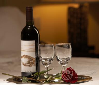 你想在品酒的同時，讓你肌膚變得更紅潤么?