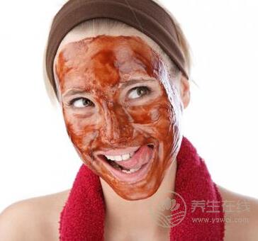 你想在品酒的同時，讓你肌膚變得更紅潤么?