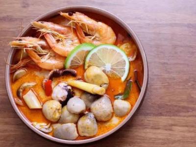 想做泰式冬陰功湯需要準備哪些蔬菜