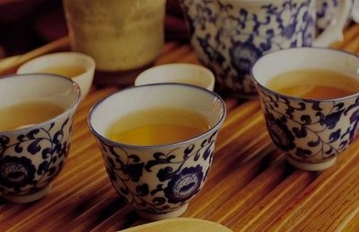 經常喝涼茶對身體有好處嗎哪些人不適合喝涼茶-易網健康<a href=http://www.gyfww.com/jkys/ target=_blank class=infotextkey>養生</a>網 經常喝涼茶對身體有好處嗎哪些人不適合喝涼茶