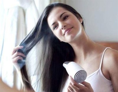 冬季晚上一定要把頭發吹干再睡覺