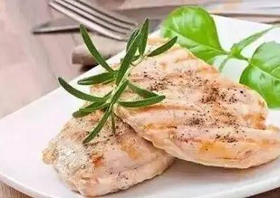 水煮雞胸肉應該如何定制減肥食譜