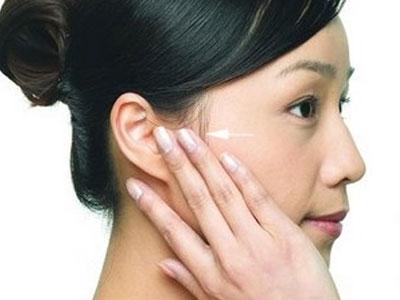 這三個按摩耳部的小動作養腎通氣血