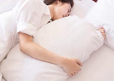 天天吃的哪些食物會導致我們晚上容易失眠呢