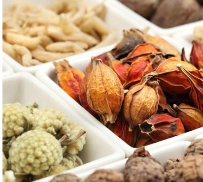 女性冬天手腳怕冷吃哪些食物可溫補-易網(wǎng)健康<a href=http://www.gyfww.com/jkys/ target=_blank class=infotextkey>養(yǎng)生</a>網(wǎng) 女性冬天手腳怕冷吃哪些食物可溫補