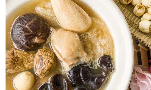 講解五種適合春天養生湯滋補的制作食譜-易網<a href=http://www.gyfww.com/ target=_blank class=infotextkey>健康養生</a>網 講解五種適合春天養生湯滋補的制作食譜