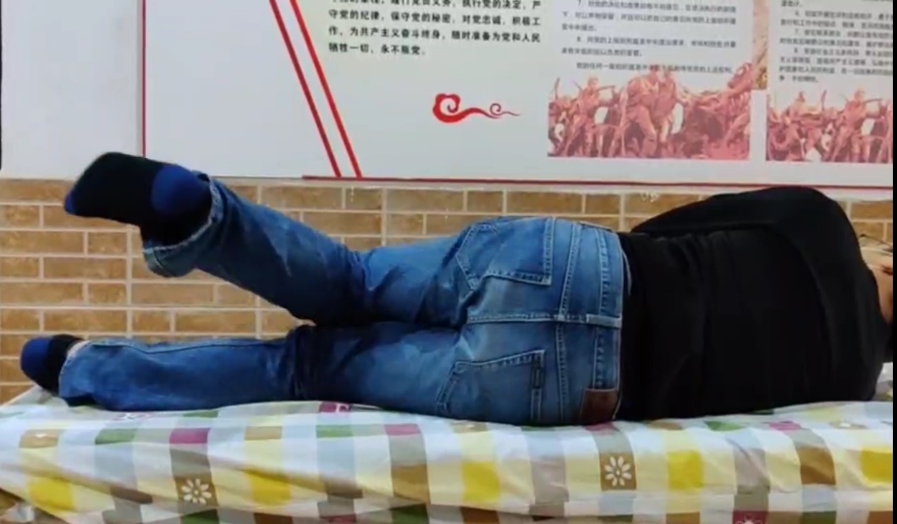 @低頭族、久坐族：起立！快來一起做做操