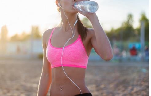 怎么選擇啞鈴重量的一些注意事項-易網健康<a href=http://www.gyfww.com/jkys/ target=_blank class=infotextkey>養生</a>網 怎么選擇啞鈴重量的一些注意事項