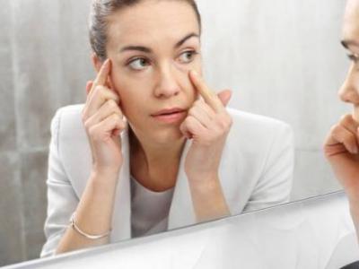 為什么女性會長魚尾紋