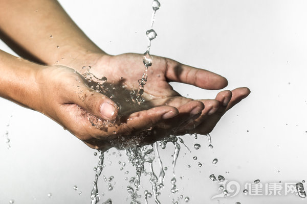 巴黎自來水檢出新冠病毒 還能放心喝水嗎?