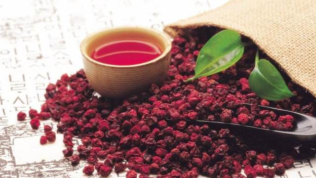 這二種原材料泡水喝，滋腎護肝補心，益壽延年！中老年人爸爸最必須