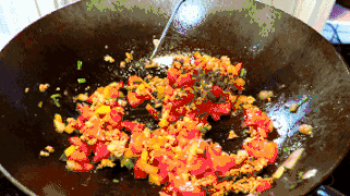 用餐時的一個小習(xí)慣，傷陽、毀骨還致癌物質(zhì)！偷偷壓垮你人體~