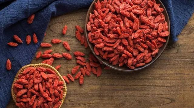 兩首養(yǎng)生打油詩，背熟，能頂一個(gè)半老醫(yī)生！（個(gè)人收藏，看看吧）