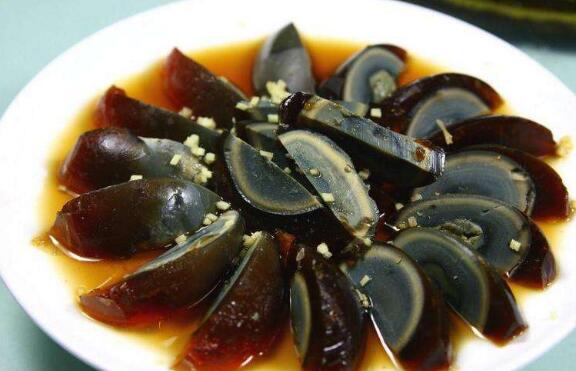 皮蛋不可以和什么一起吃 吃皮蛋的禁忌