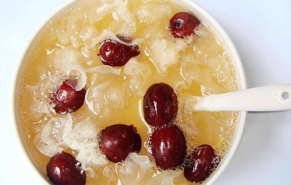 白木耳粥怎么做 生活中銀耳粥的熬料方式