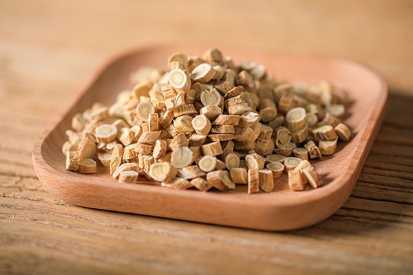 烏雞燉什么補氣補血最好是