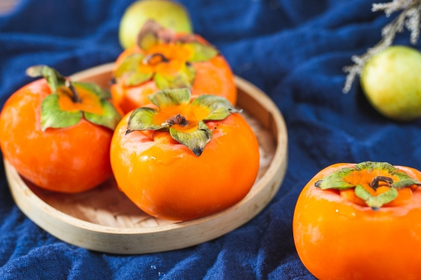 雞蛋和柿子可以一起吃嗎 柿子不能和什么一起吃