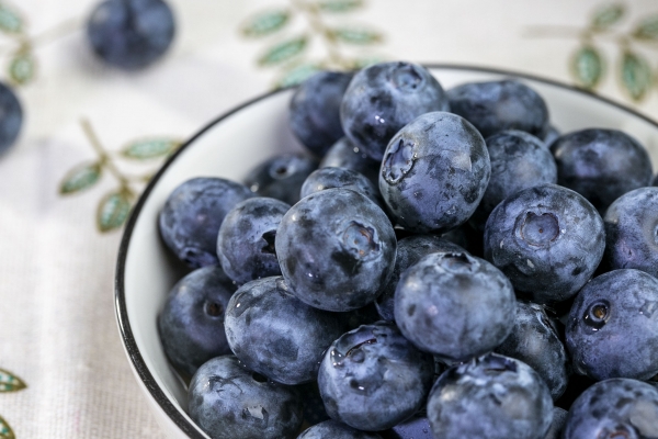 藍莓泡酒保質期一般多久 藍莓的常見食用方法