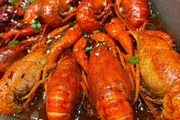 小龍蝦頭部的黃是什么東西 小龍蝦不適宜什么人吃