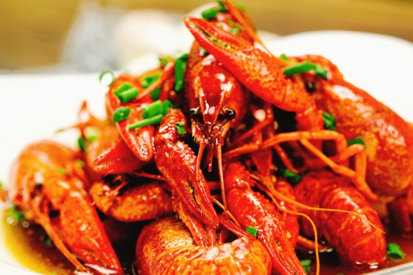 小龍蝦頭部的黃色部分能吃嗎 小龍蝦的季節是幾月份到幾月份