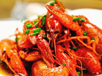 小龍蝦頭部的黃色部分能吃嗎 小龍蝦的季節(jié)是幾月份到幾月份