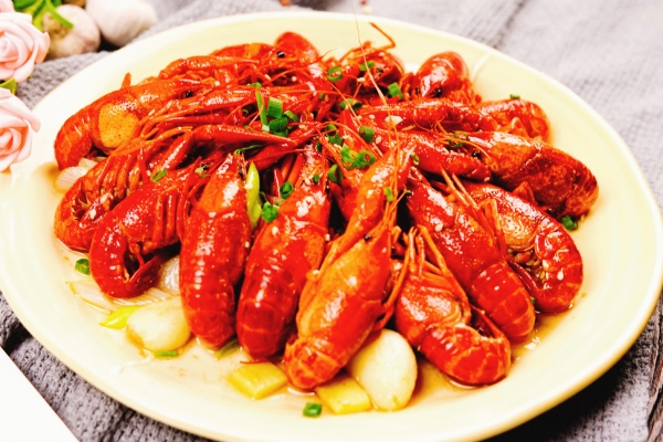 吃小龍蝦可以喝橙汁嗎 怎么榨橙汁好喝-易網(wǎng)健康<a href=http://www.gyfww.com/jkys/ target=_blank class=infotextkey>養(yǎng)生</a>網(wǎng) 吃小龍蝦可以喝橙汁嗎 怎么榨橙汁好喝