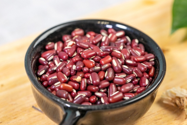 芡實薏米加什么最祛濕排毒 食材制作的烹飪小貼士-易網健康養生網 芡實薏米加什么最祛濕排毒 食材制作的烹飪小貼士