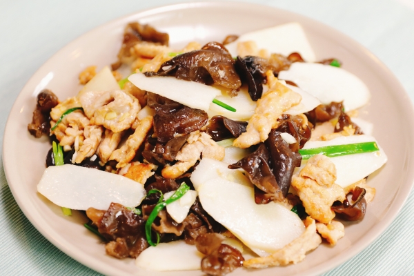 黑木耳用冷水泡還是熱水泡 泡黑木耳的注意事項