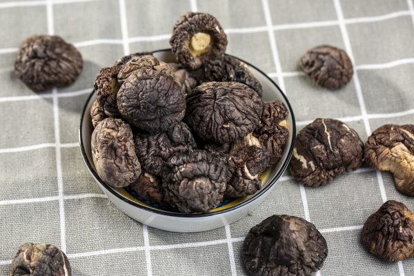 干香菇保質期多長時間 干蘑菇放了三年還能吃嗎