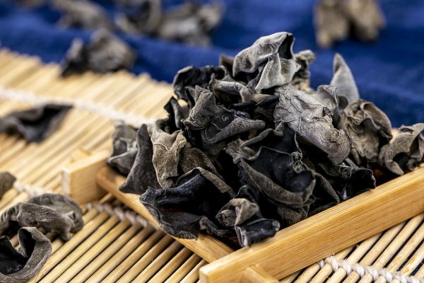 黑木耳泡多久有毒不能吃了 黑木耳怎么泡發(fā)好