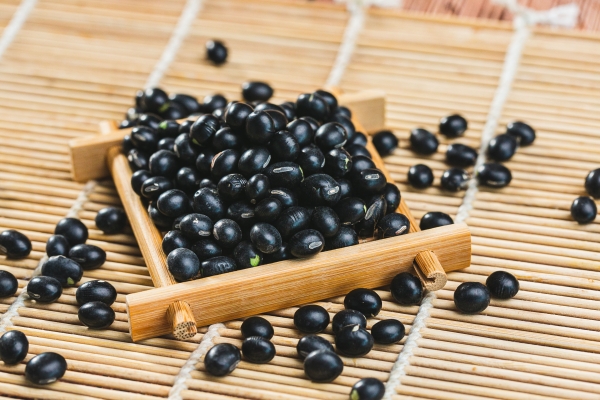 醋泡黑豆一般什么時間吃效果好 醋泡黑豆能補(bǔ)腎嗎