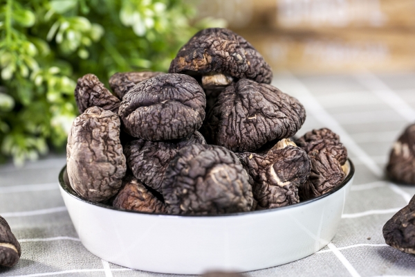 干香菇保質期多長時間 干蘑菇放了三年還能吃嗎