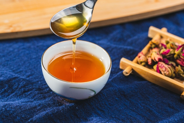體內濕氣重可以喝蜂蜜水嗎 喝蜂蜜水會產生濕氣嗎