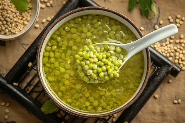 濕氣重的人能喝綠豆湯嗎 綠豆和什么一起煮可以去濕氣