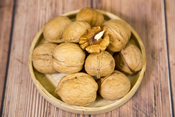 核桃殼的功效與作用 核桃殼雞蛋煮水喝的功效