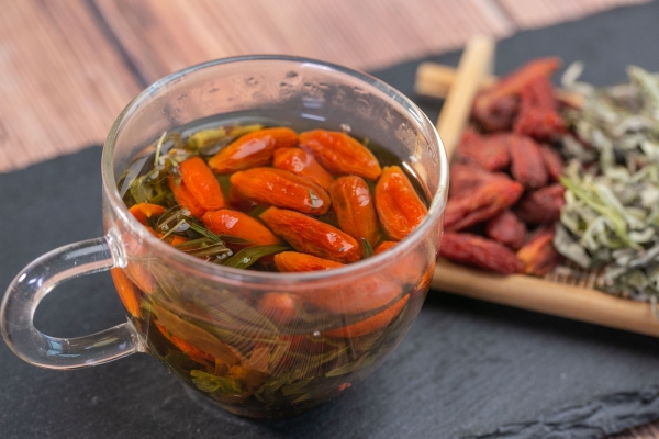 怎么判斷自己寒氣重還是濕氣重 怎樣去除身體里的濕氣和寒氣-易網<a href=http://www.gyfww.com/ target=_blank class=infotextkey>健康養生</a>網 怎么判斷自己寒氣重還是濕氣重 怎樣去除身體里的濕氣和寒氣