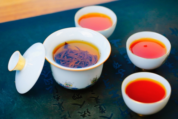 濕氣重的人喝紅茶可以祛濕氣嗎 喝紅茶會增加體內濕氣嗎