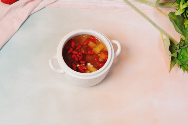 吃枸杞子會引起肝火旺盛嗎 吃枸杞上火是陰虛還是陽虛-易網健康<a href=http://www.gyfww.com/jkys/ target=_blank class=infotextkey>養生</a>網 吃枸杞子會引起肝火旺盛嗎 吃枸杞上火是陰虛還是陽虛